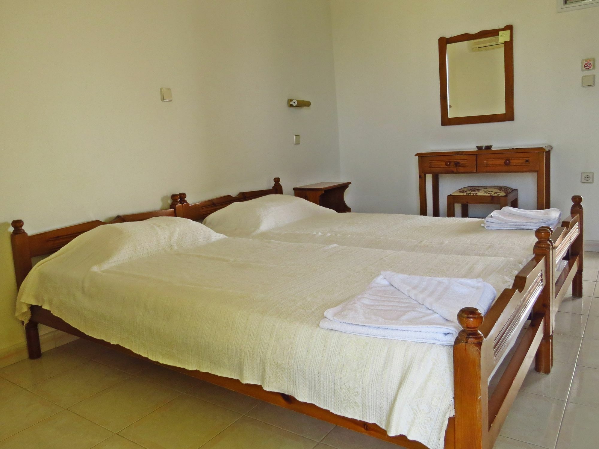 Debby Apartments Ialysos  Luaran gambar